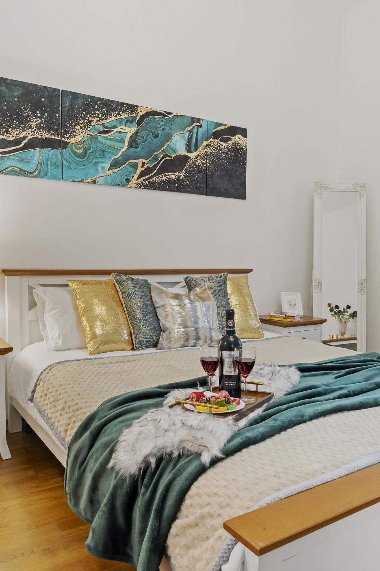 Sweet Luxury Three Rooms Apartment City Center Universitate Бухарест Экстерьер фото