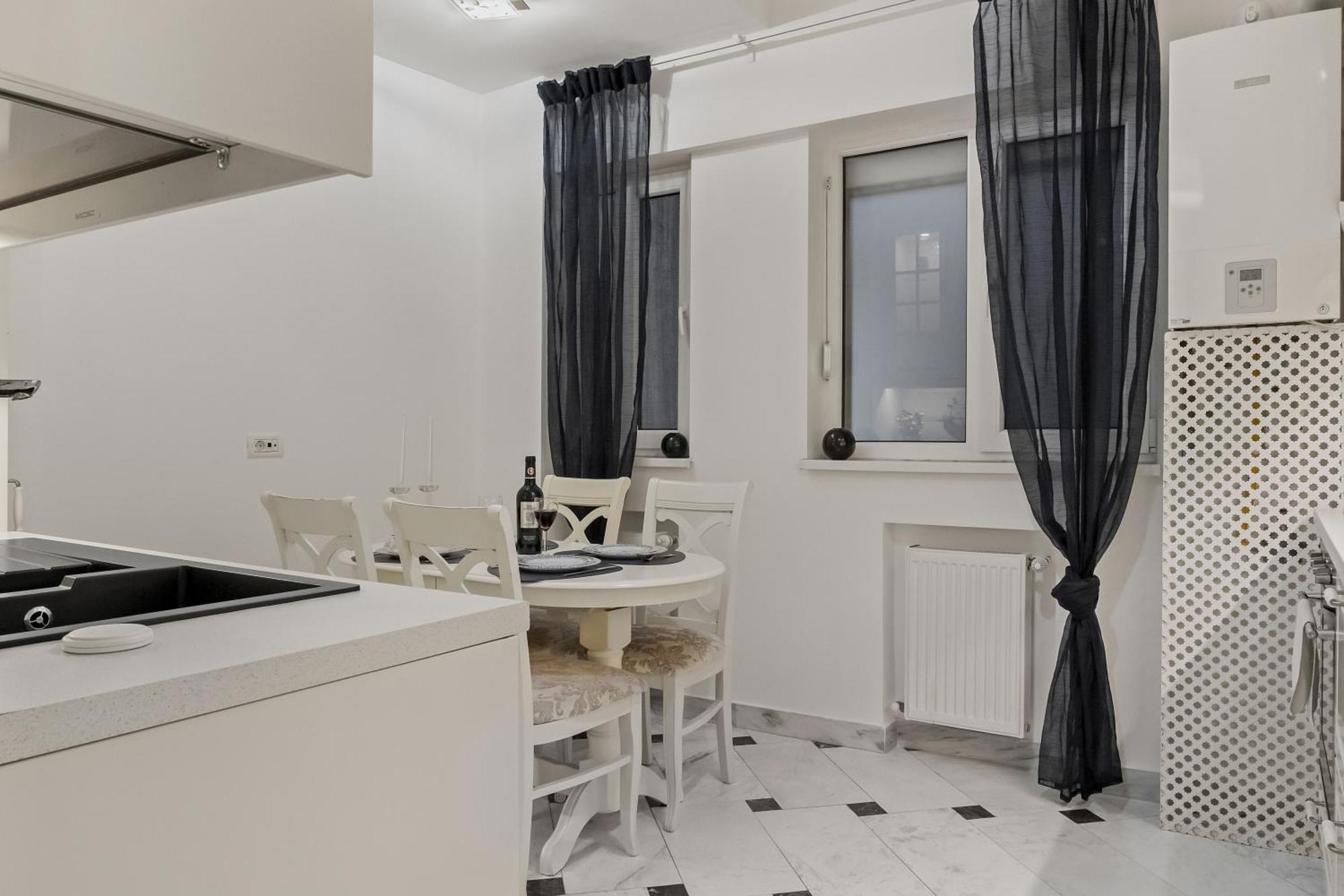 Sweet Luxury Three Rooms Apartment City Center Universitate Бухарест Экстерьер фото