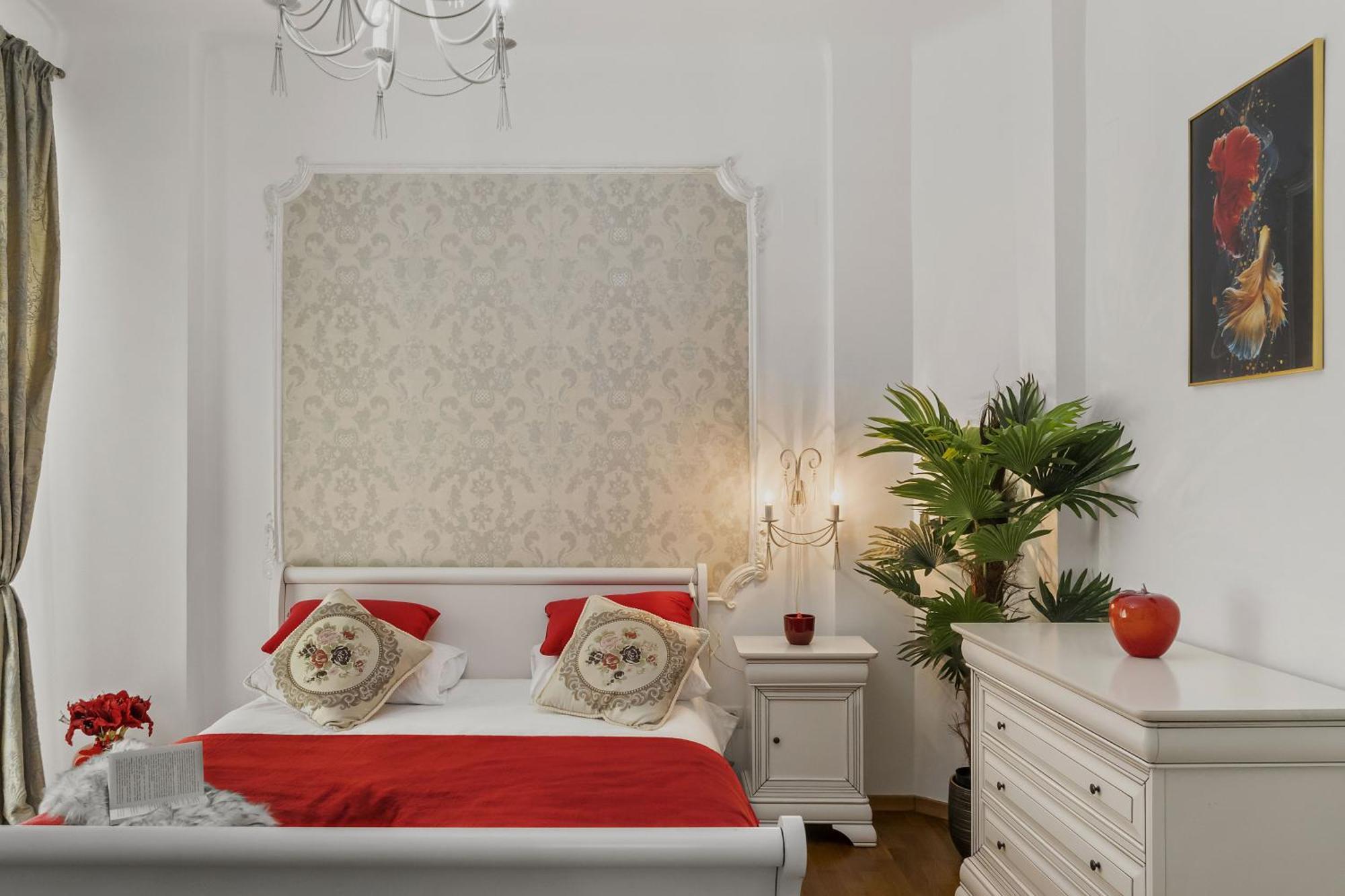 Sweet Luxury Three Rooms Apartment City Center Universitate Бухарест Экстерьер фото