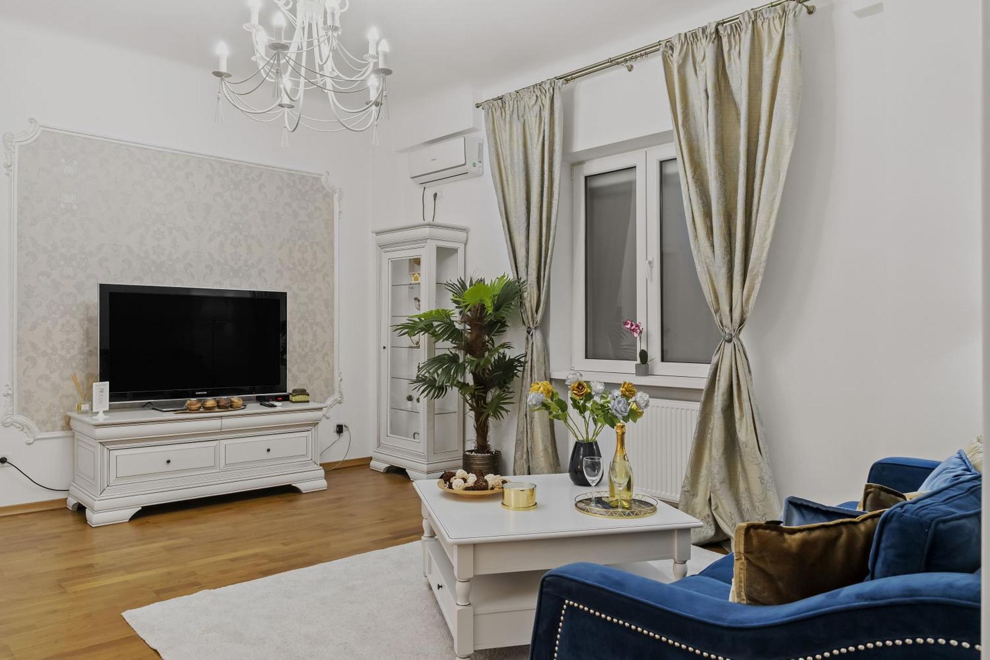 Sweet Luxury Three Rooms Apartment City Center Universitate Бухарест Экстерьер фото