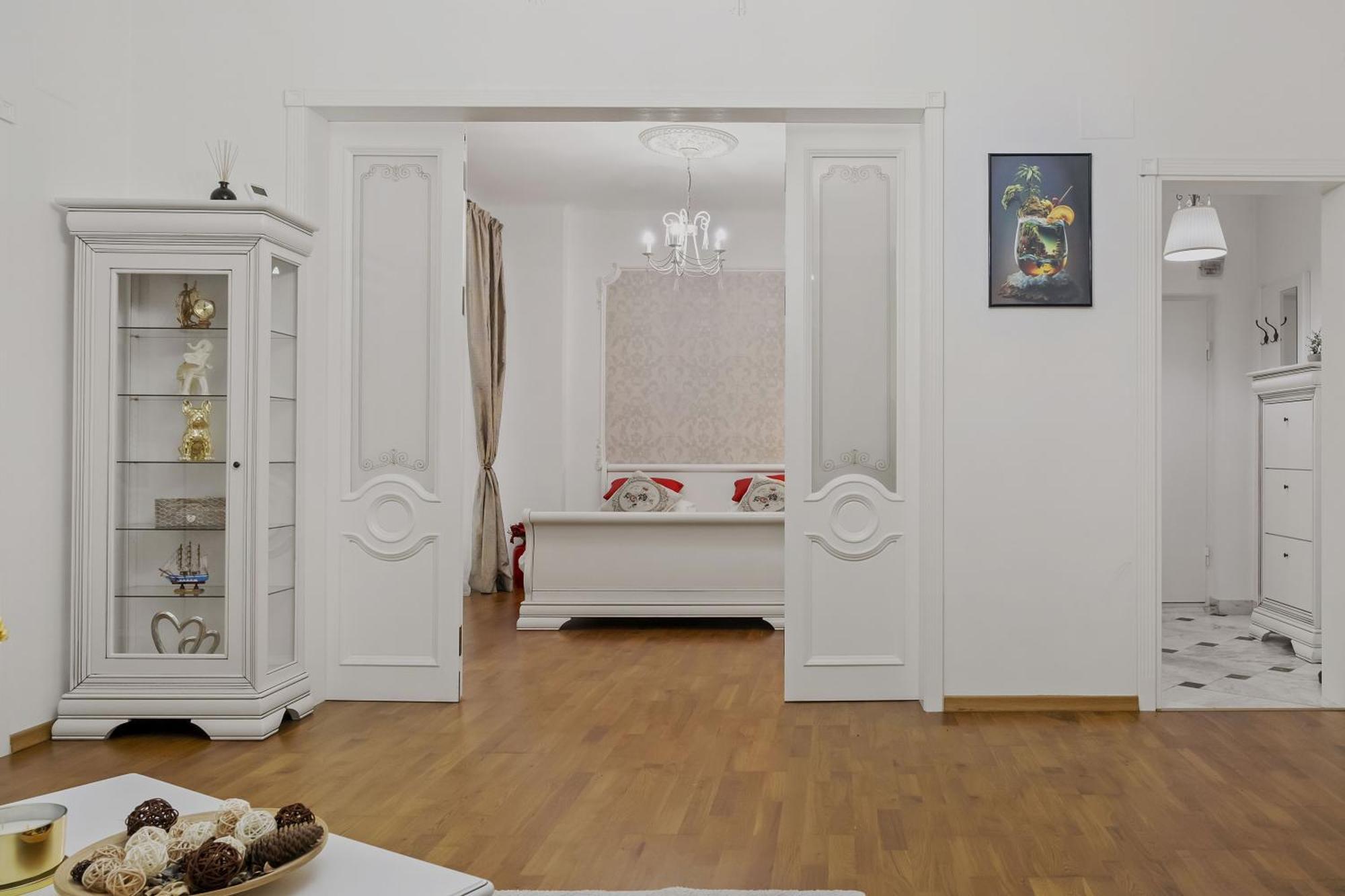 Sweet Luxury Three Rooms Apartment City Center Universitate Бухарест Экстерьер фото