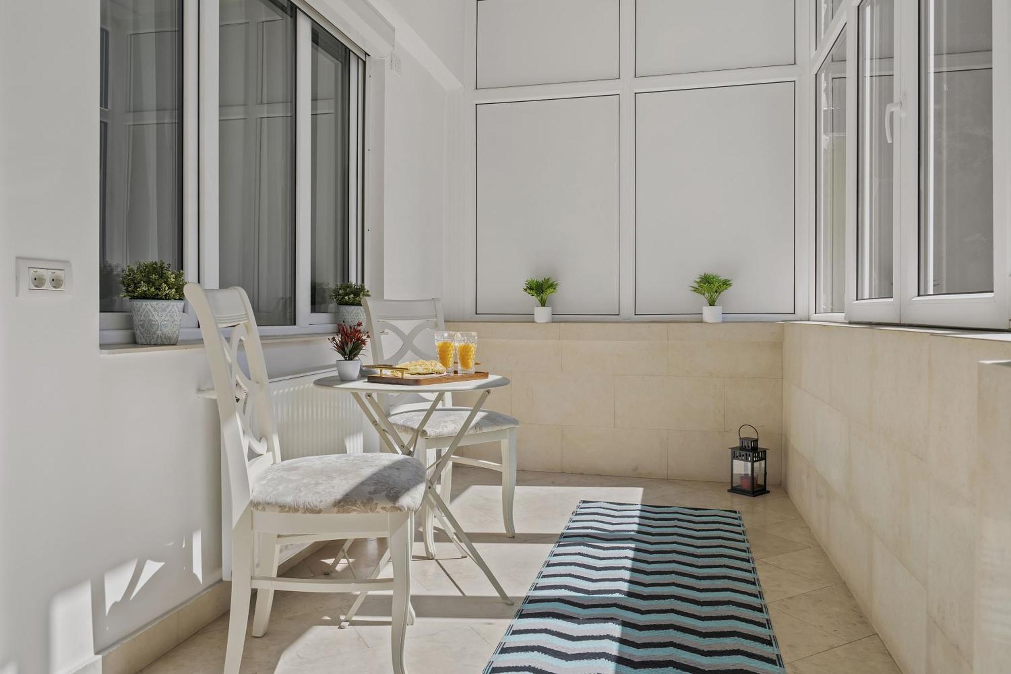 Sweet Luxury Three Rooms Apartment City Center Universitate Бухарест Экстерьер фото