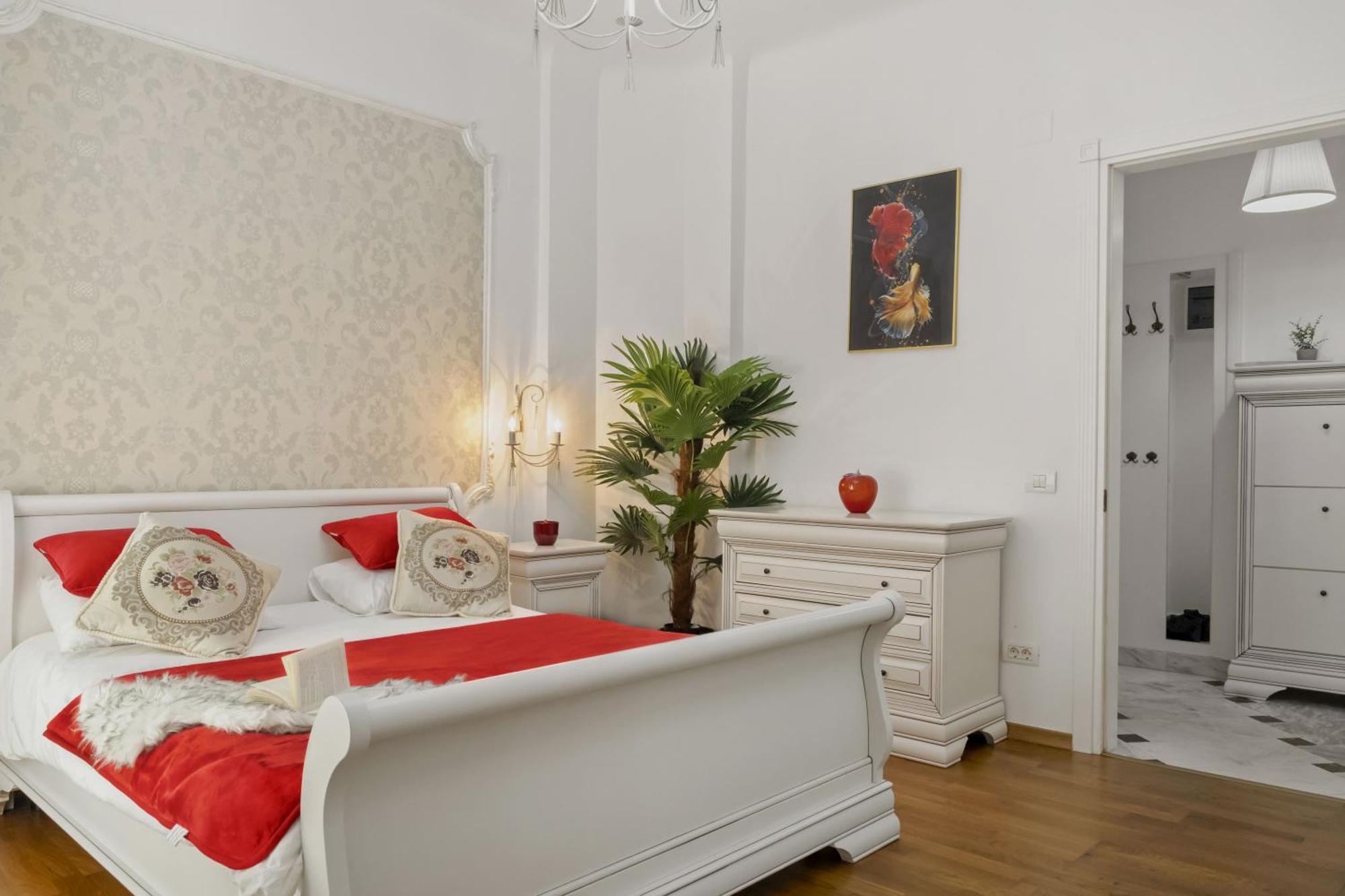 Sweet Luxury Three Rooms Apartment City Center Universitate Бухарест Экстерьер фото